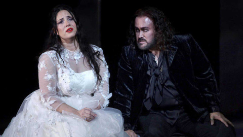 El tenor mexicano Javier Camarena y la soprano Sonya Yoncheva durante la representación de 'il Pirata' de Bellini en el Teatro Real de Madrid. – Javier del Real / EFE