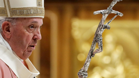 15/12/2019.- El papa Francisco oficia una misa en la Basílica de San Pedro. / EFE