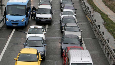 El acceso a la M-30 ha sido cortado a la altura de Ventas y hay retenciones en esta vía de circunvalación hacia Manoteras, donde confluyen la M-30, la carretera de Burgos y la M-11./ J.C.H.