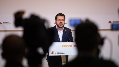 El vicepresidente de la Generalitat y coordinador nacional de ERC, Pere Aragonès, ofrece una rueda de prensa tras una reunión extraordinaria de la Ejecutiva del partido. E.P./Pau Venteo