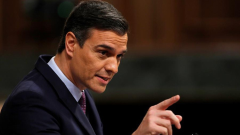 El candidato a la Presidencia del Gobierno, Pedro Sánchez, responde al presidente del PP, Pablo Casado, tras su intervención en el Congreso de los Diputados en la primera jornada de la sesión de investidura de Pedro Sánchez como presidente 