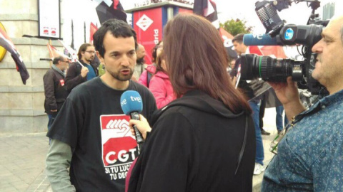 Óscar Murciano siendo entrevistado.