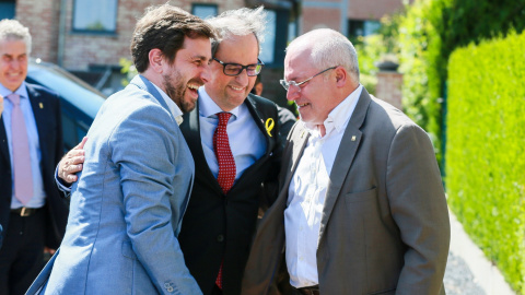 L'exconseller a l'exili Toni Comín, el president del Govern català, Quim Torra, i l'exconseller a l'exili Lluis Puig, al municipi belga de Waterloo. EFE