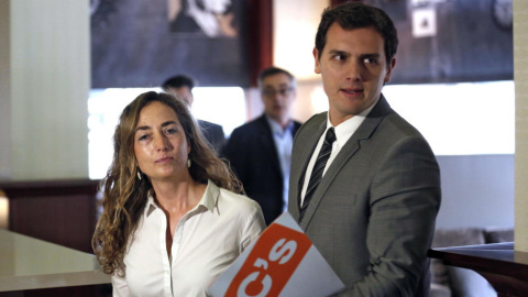 La portavoz de C's en el Parlamento valenciano, Carolina Punset, y el presidente del partido, Albert Rivera, en una imagen de archivo. EFE