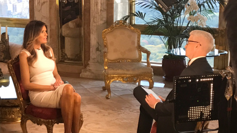 Melania Trump durante su entrevista con Anderson Cooper, de la CNN. /REUTERS