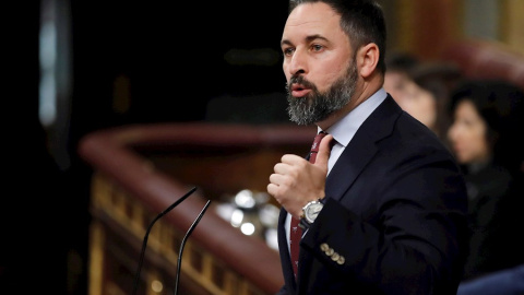 El líder del Vox, Santiago Abascal, durante su intervención este martes en el Congreso donde se celebra la segunda y definitiva votación para investir presidente del Gobierno al candidato socialista, Pedro Sánchez. EFE/Juan Carlos Hidalgo