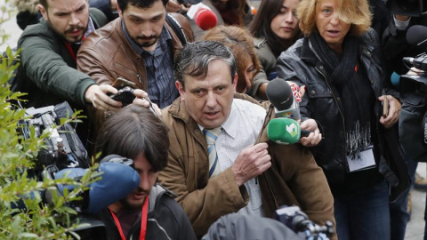 El abogado de Antonio Ortiz llegando a los juzgados de la Audiencia Provincial de Madrid / EFE