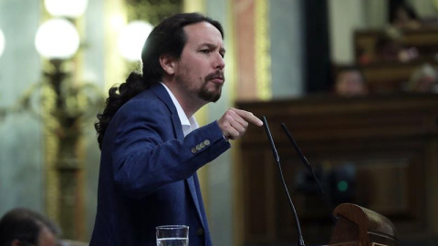 El líder de Podemos, Pablo Iglesias interviene en el debate de la moción de censura presentada por el PSOE contra el presidente del Gobierno, Mariano Rajoy, esta tarde en el Congreso de los Diputados. EFE/Zipi