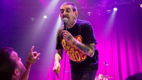 El cantante punk Evaristo Páramos, en una actuación. EFE