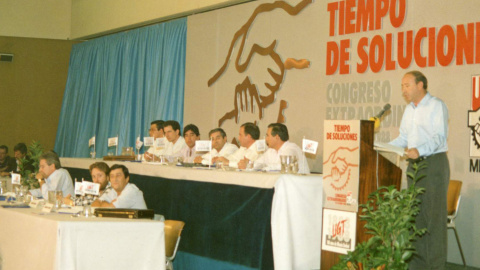 Saracíbar, en 1988, ante el Congreso 'Tiempo de soluciones' de UGT /  Foto Fundación Francisco Largo Caballero