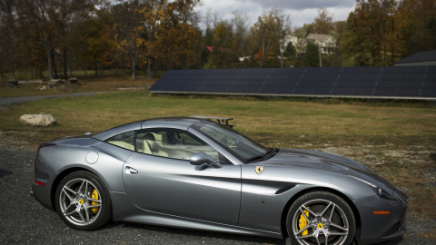 Un vehículo de Ferrari en la reunión anual de la marca en Nueva York. REUTERS/Eduardo Munoz