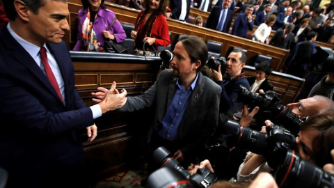 Pedro Sánchez y Pablo Iglesias durante la investidura. - EFE / Juan Carlos Hidalgo