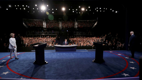 Hillary Clinton y Donald Trump llegan al debate presidencial en la Universidad de Las Vegas, en Las Vegas, Nevada. REUTERS/Joe Raedle