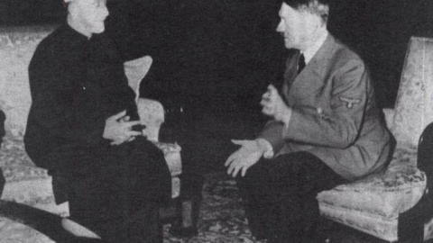 Fotografía del 30 de noviembre de 1941 de la reunión entre el muftí de Jerusalén, Amin al Husseini, y Adolf Hitler. - AFP