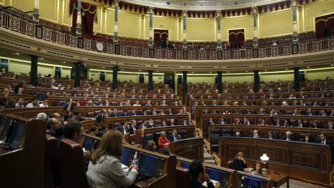 Vista general del hemiciclo del Congreso durante el pleno celebrado esta mañana. EFE/J. J. Guillén