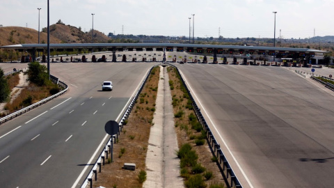 Una de las autopistas radiales de Madrid.- REUTERS