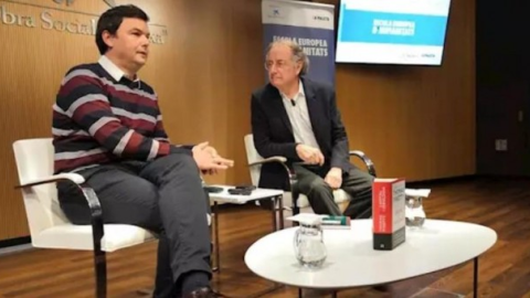 Thomas Piketty amb Josep Ramoneda. EUROPA PRESS.