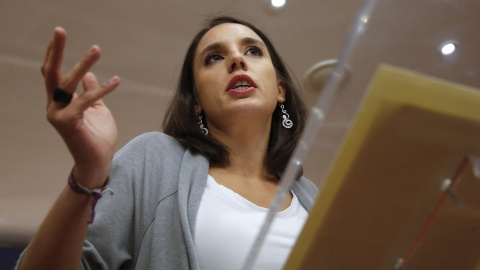 El portavoz adjunta del Podemos en el Congreso, Irene Montero, durante la rueda de prensa posterior a la reunión de la Junta de Portavoces en el Congreso de los Diputados. EFE/Juan Carlos Hidalgo