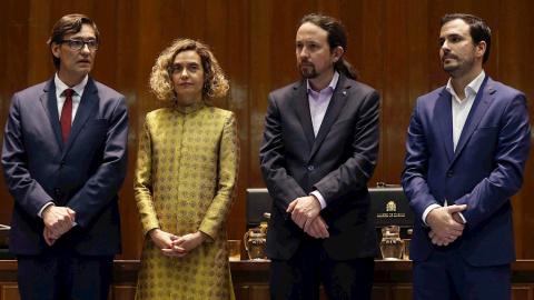 El nuevo ministro de Consumo, Alberto Garzón (d), el nuevo Vicepresidente de Derechos Sociales y Agenda 2030, Pablo Iglesias (2d), el nuevo ministro de Sanidad, Salvador Illa (i) y la presidenta del Congreso Meritxell Batet (2i) durante la 