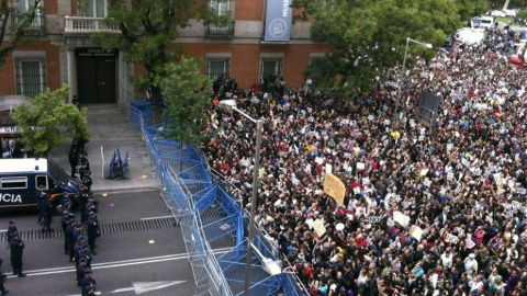 Gran número de personas en la Plaza de Neptuno durante del 25S (Paqui Gallego - EFE )