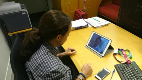 Pablo Iglesias y Hervé Falciani por videoconferencia.- Twitter de Iñigo Errejón (@ierrejon)