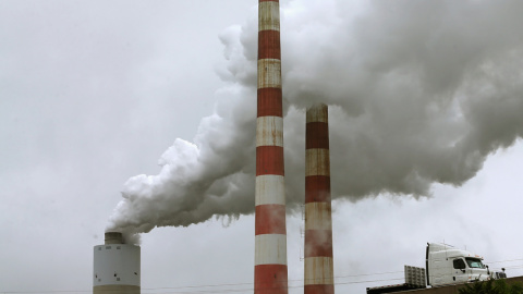 La quema de combustibles fósiles es una de las principales causas del aumento del CO2. AFP