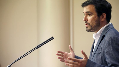 GRA327. MADRID, 24/10/2016.- El coordinador federal de IU, Alberto Garzón, al inicio de la rueda de prensa que ha ofrecido hoy en el Congreso de los Diputados, tras ser recibido en el Palacio de la Zarzuela por el rey Felipe VI en la primer