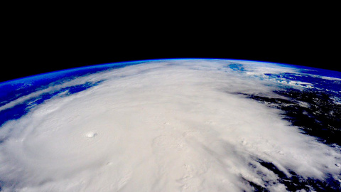 El huracán Patricia visto desde el espacio.- REUTERS