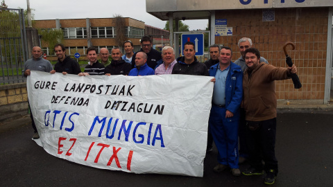 Trabajadores de Zardoya OTIS en Mungia (Bizkaia).