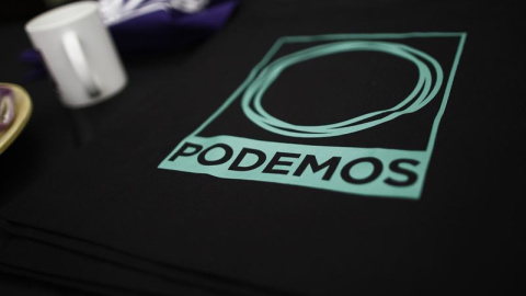 Una camista con el logo de Podemos. E.P.