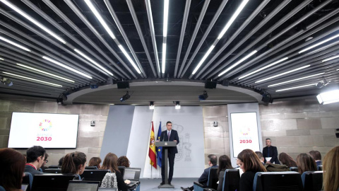 El presidente del Gobierno, Pedro Sánchez, en la rueda de prensa tras la primera reunión del Cnsejo de Ministros del Gobierno de coalición de PSOE y Unidas Podemos en la XIV Legislatura, en el Palacio de la Moncloa. E.P./Eduardo Parra