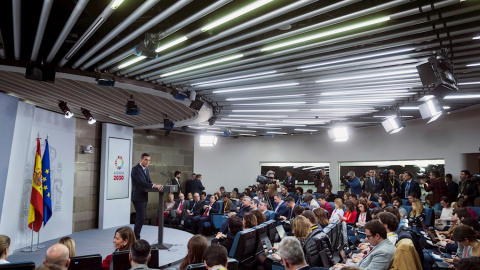 El presidente del Gobierno, Pedro Sánchez, durante la rueda de prensa ofrecida al término de la primera reunión del nuevo Consejo de Ministros. EFE