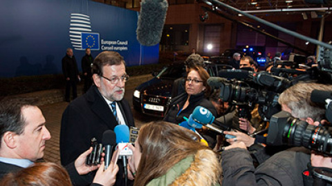 El presidente del Gobierno, Mariano Rajoy, atiende a la prensa tras la reunión del Consejo Europeo que se ha celebrado hoy en Bruselas. EFE/Horst Wagner