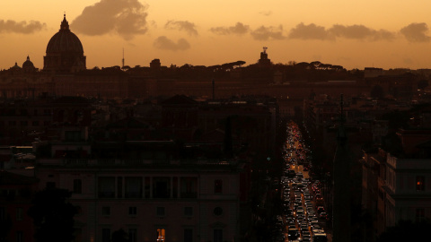 Tráfico en una carretera de Roma, Italia. REUTERS / Guglielmo Mangiapane