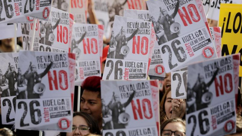 Varios jóvenes durante la marcha estudiantil convocada en Madrid./ EFE