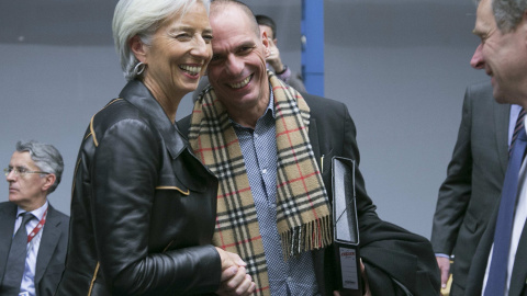 El ministro de Finanzas griego, Yanis arufakis, junto a la directora gerente del FMI, Christine Lagarde. - REUTERS