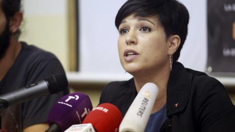 Beatriz Talegón durante el acto de presentación de la candidatura electoral para las próximas elecciones de la coalición La Izquierda. EFE/Victor Lerena