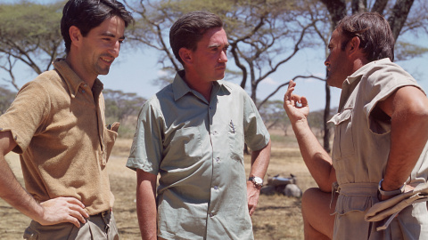 JesúsMosterín, a la izquierda, frente a Félix Rodríguez de la fuente en África, en 1969 (ALFONSO GUTIERREZ)