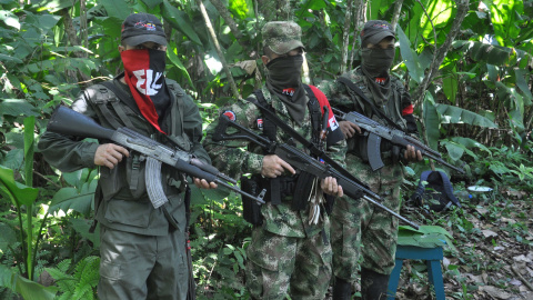 Tres guerrilleros del Ejército de Liberación Nacional (ELN).  Víctor de Currea Lugo