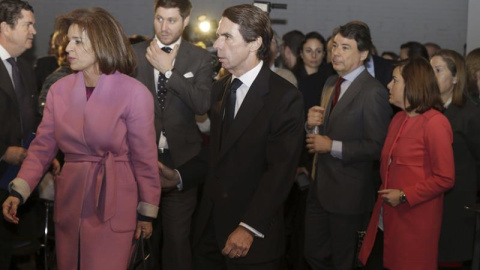 José María Aznar, junto a Ana Botella, Ignacio González y Soraya Sáenz de Santamaría, a su llegada a la presentación en la Casa de América. EFE