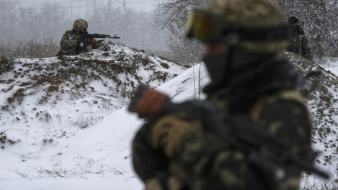 Soldados ucranianos en Debaltseve, en el este del país. REUTERS/Gleb Garanich