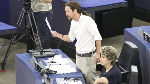 Pablo Iglesias, hasta hoy eurodiputado, en una de sus intervenciones en una sesión plenaria del Parlamento Europeo. EFE