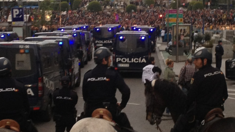 Policía a caballo en el dispositivo de seguridad dispuestos frente a la manifestación 'Rodea el Congreso' en septiembre de 2012. J.A.B.