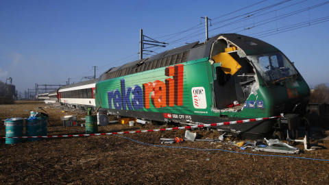 Dos trenes de pasajeros colisionan cerca de Rafz, a 30 km de Zúrich (Suiza)./REUTERS-Arnd Wiegmann