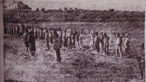 Grupo de campesinos de Fernán Núñez (Córdoba) esperando su fusilamiento.