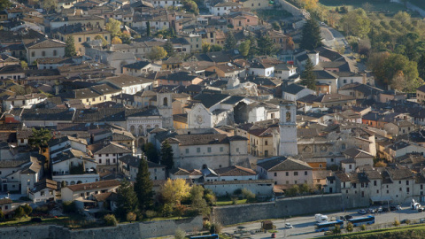 Vista general de la ciudad de Norcia, Italia, una de las localidades afectadas por el terremoto. REUTERS/Remo Casilli