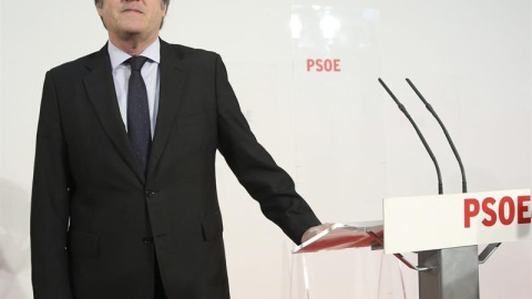 El candidato del PSM a la Comunidad de Madrid, Ángel Gabilondo, al inicio de la primera rueda de prensa que ofrece un día después de que la Comisión Federal de Listas del PSOE aprobara su nombre por unanimidad. / Alberto Martín / EFE