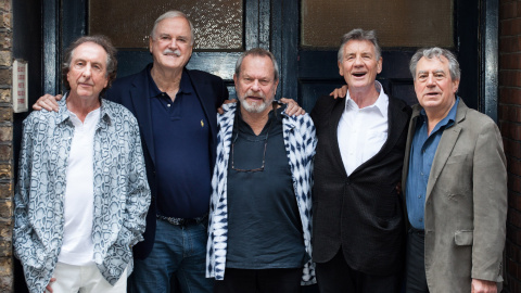 Terry Jones (d) junto al resto de integrantes de los Monty Python en 2014. / EFE