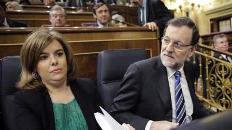 EL presidente, Mariano Rajoy, con su número dos en el Gobierno, Soraya Sáenz de Santamaría, minutos antes del Debate sobre el EStado de la Nación .EFE