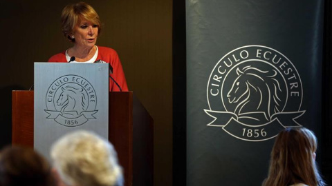 La portavoz del PP en el Ayuntamiento de Madrid, Esperanza Aguirre, durante su intervención hoy en la presentación de su primer libro, "Yo no me callo". EFE/Toni Albir